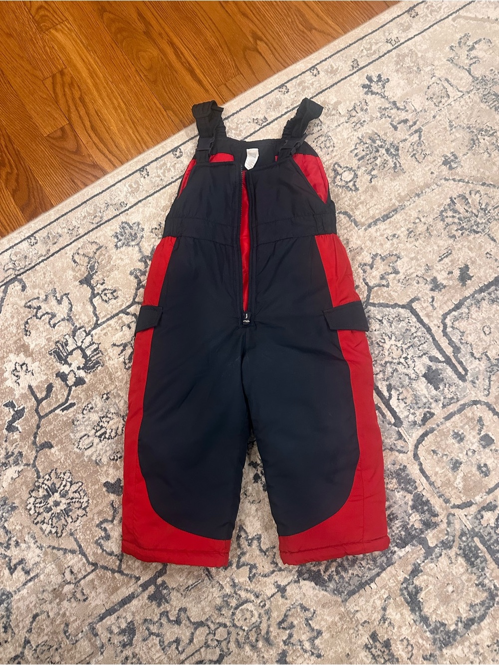 Carter’s 4T snow pants with bib overall.  Excellent condition.